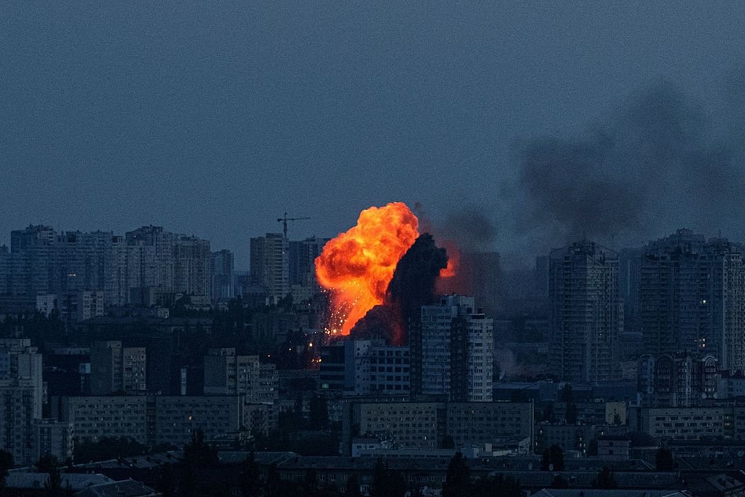 Ukraine war escalates, as Russia warns of nuclear war should peace talks fail