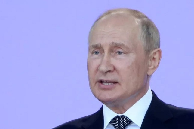 Putin Claim U.S. Is Dragging Out War Isn't Crazy, Military Expert Says