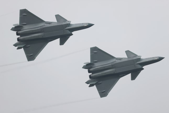 China holds high-profile display of advanced warplanes, weapons at airshow