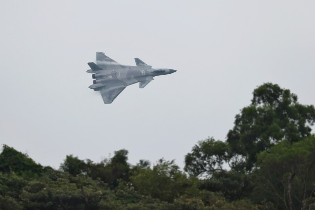 China holds high-profile display of advanced warplanes, weapons at airshow
