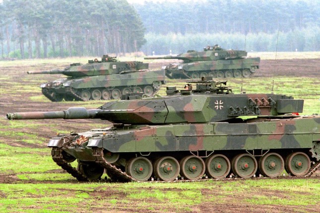 German politicians and media demand Leopard battle tanks for Kiev