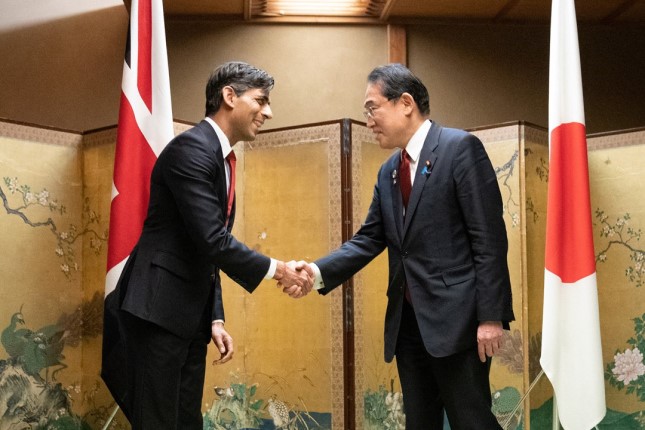 Japan signs "historic" defense accord with UK