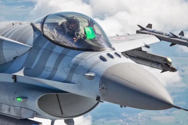 Poland "Ready" to Start Training Ukrainians on F-16s