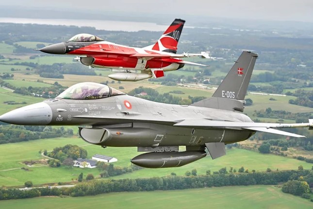 Denmark Says Starting Training Ukrainian Pilots on F-16s
