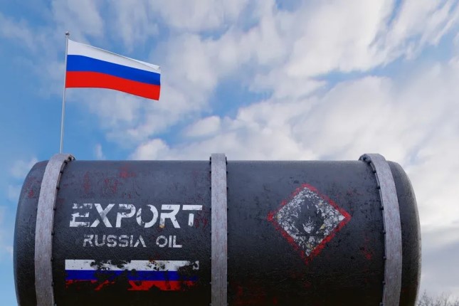 West Declines to Adjust Russian Oil Price Ceiling as Moscow Exports Above the Cap