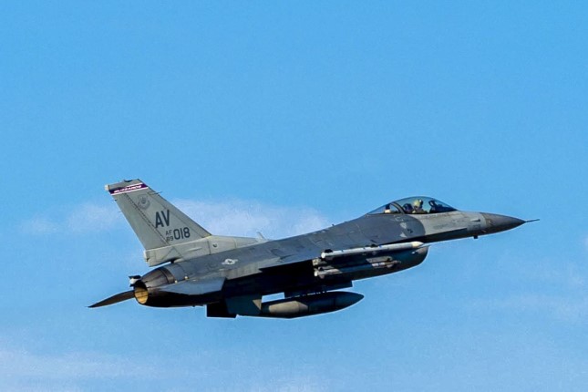 US Flies F-16 Fighter Jets Over Bosnia in Threat to Serbs Who Want Secession