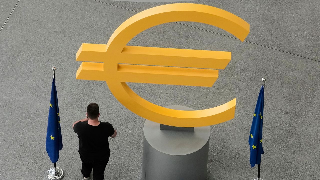 French government’s fall expresses mounting global debt crisis